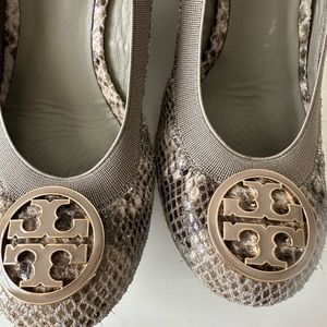 Tori Burch Snake Skin print Wedge shoes  size 5.5 w/ Box & Dust bag